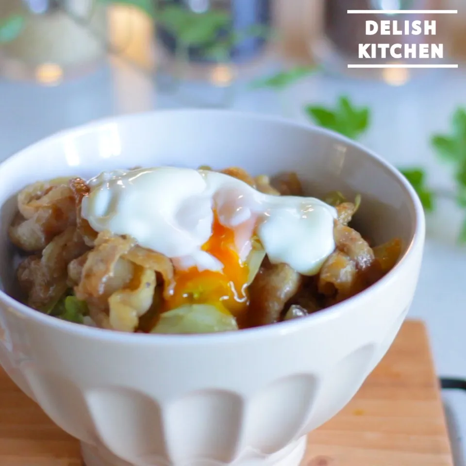 【動画】豚バラレタスの温玉丼 #delishkitchentv|DELISH KITCHENさん