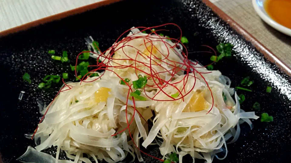 Snapdishの料理写真:カニカマと豆腐とアボカドの花しゅうまい💠|おちゃわんさん