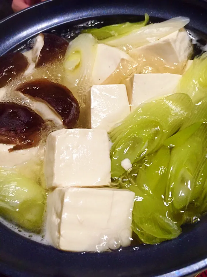 湯豆腐+ネギ しいたけで…暴飲暴食反省鍋(̥ ̥এ́ ̼ এ̥̀)̥̥੭ੇʓ ੭ੇʓ|ちぃちゃんさん