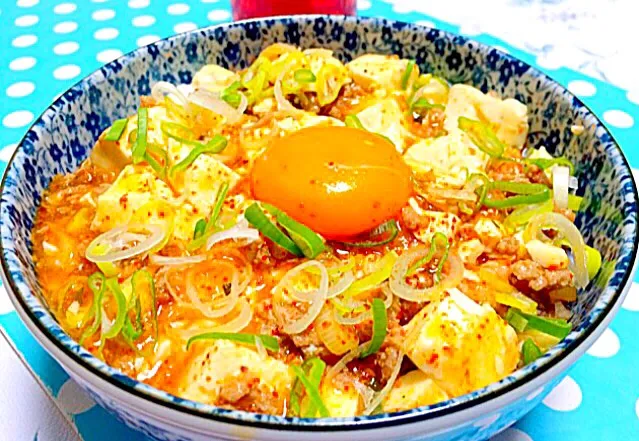 辛い麻婆豆腐と黄身丼 - Spicy mabotoufu with egg yolk on top of a bowl of rice 😋❤️✨|Liezlさん