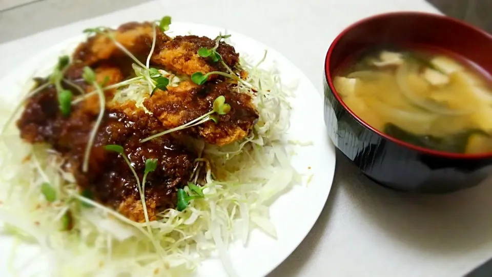 鶏胸肉のｿｰｽｶﾂ丼～
の晩ごはん✨|kaz(*･ω･)さん