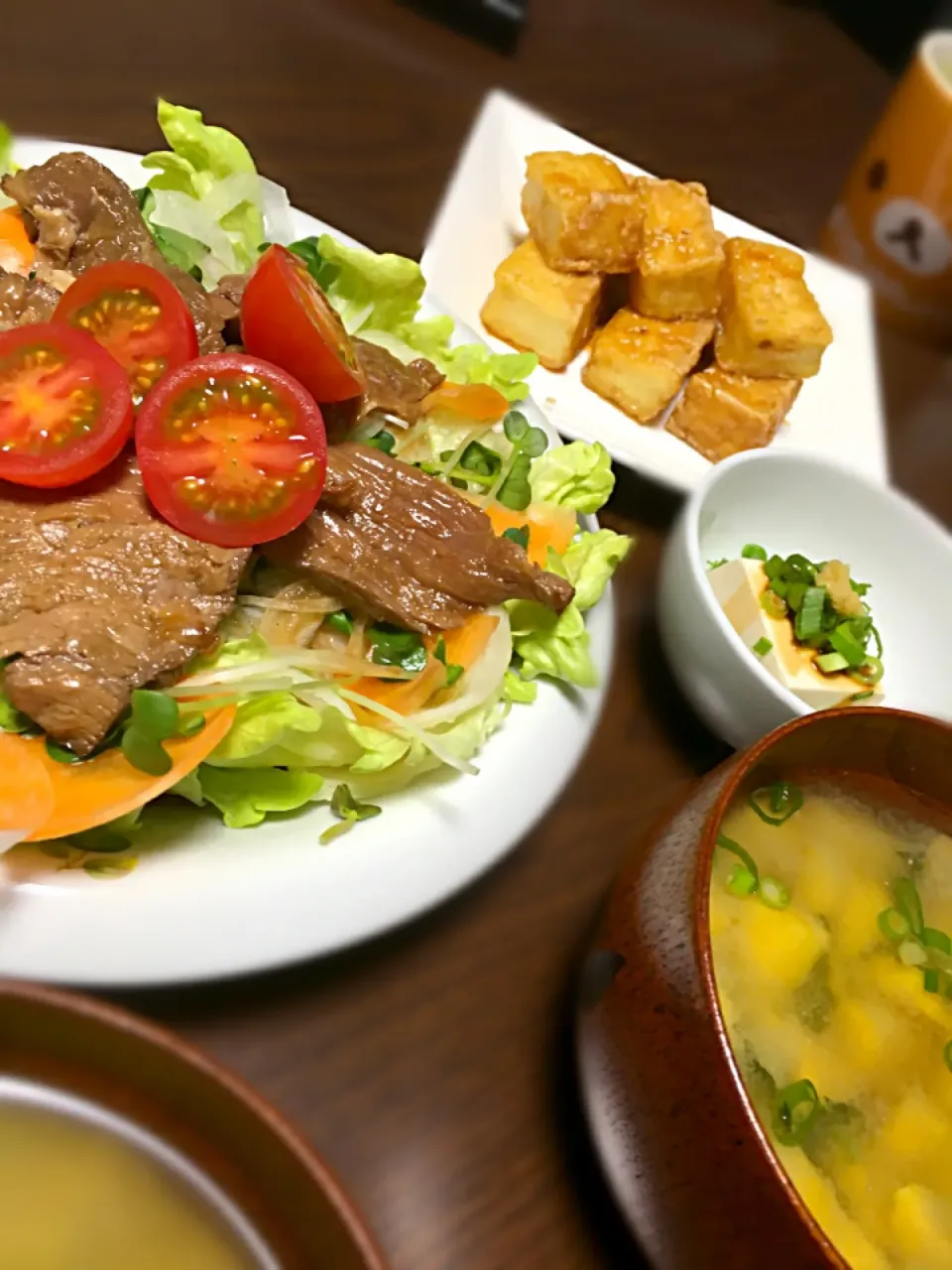 ローストビーフのサラダ
厚揚げの照り焼き
冷奴
サツマイモの味噌汁
ごはん|さゆちゃんさん