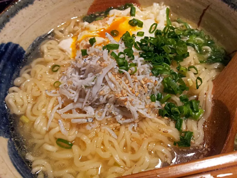 サッポロ一番塩ラーメン☆(しらす盛り)|けんさん