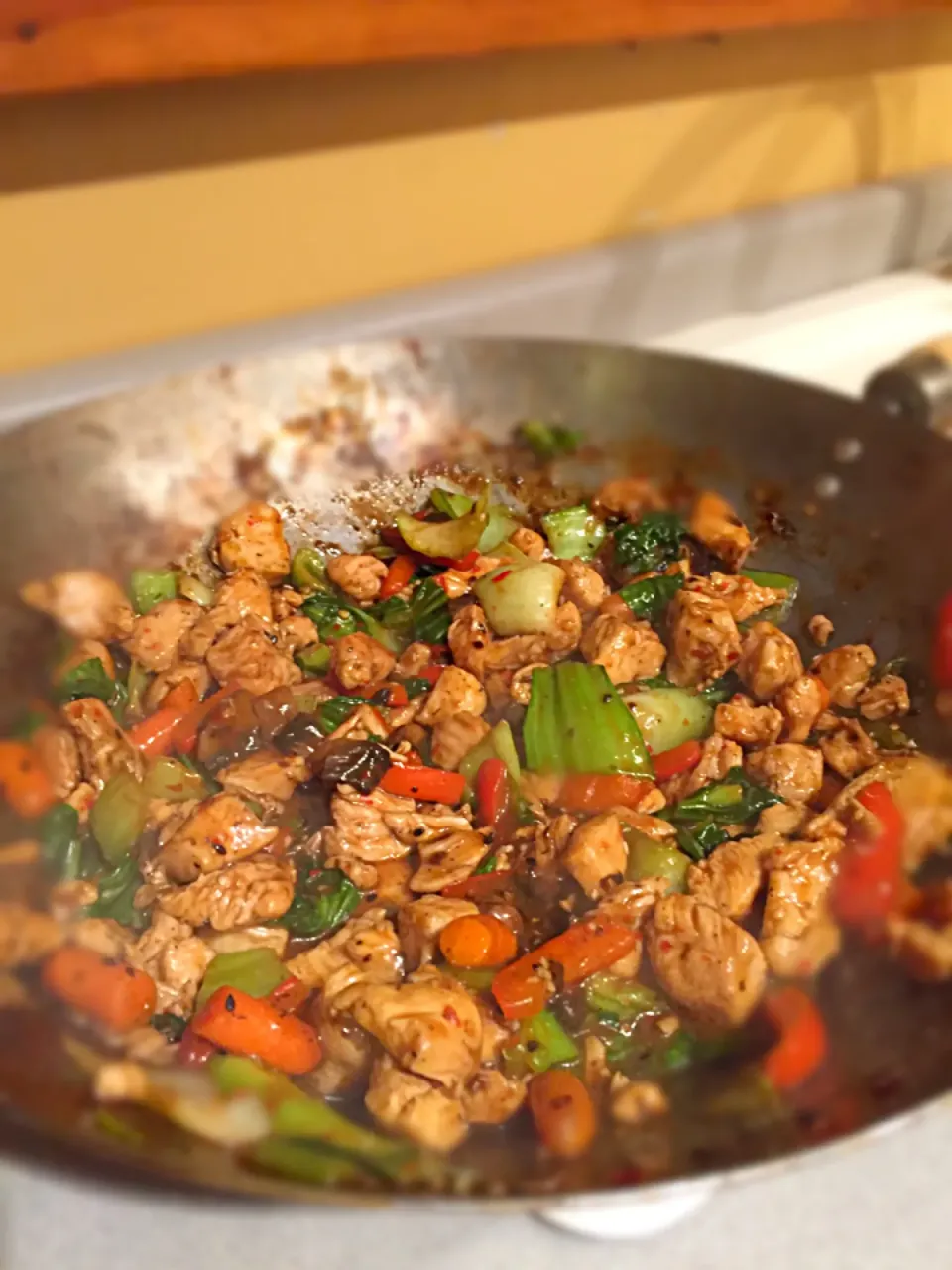 Snapdishの料理写真:Chicken & bok choy stir fry w/ chili garlic, ginger, tamari, mushrooms, carrots & peppers.|Liesel Ryanさん