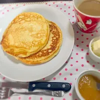 朝食:パンケーキ、バター、結晶した蜂蜜|Saito Michieさん