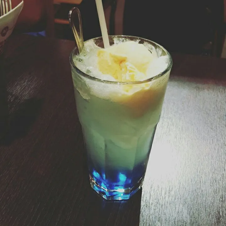 Snapdishの料理写真:blueberry and soda  with icecream float|Geraldine Naychiyemarn Kyūketsukiさん