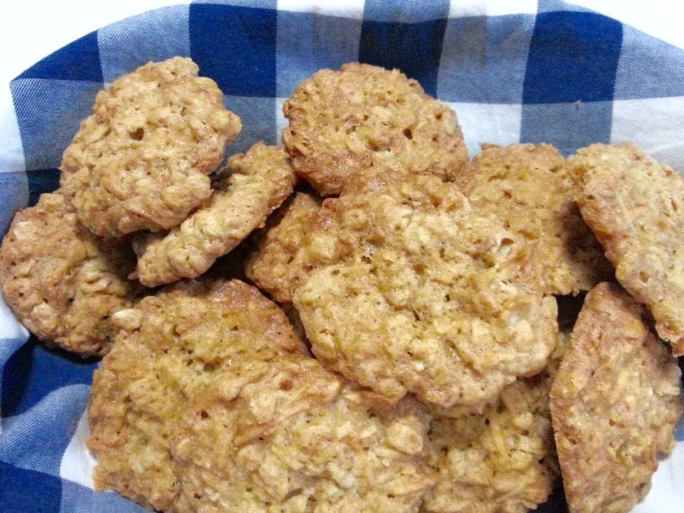 chewy coconut oatmeal cookies|gonbenさん