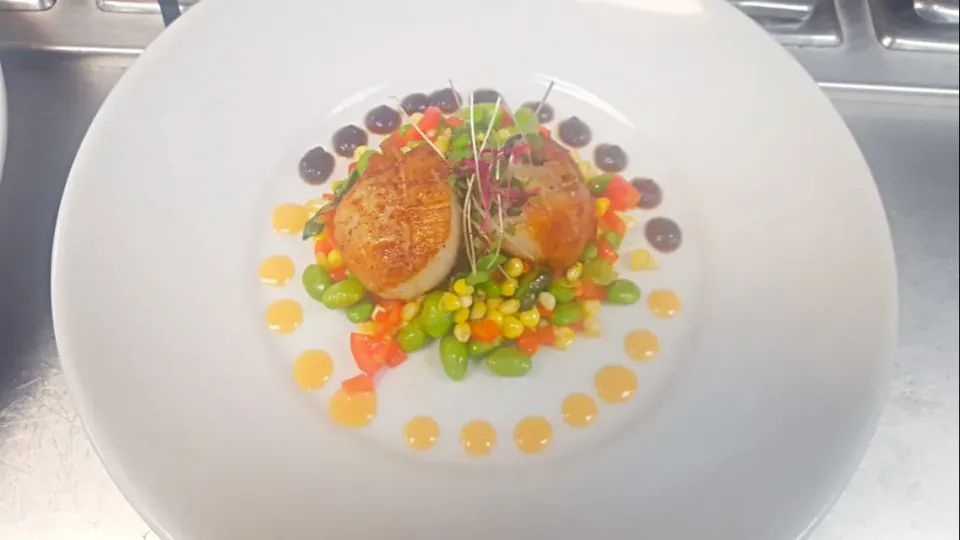 seared scallops,with pan-fried veggies with a ginger carrot emulsion & teriyaki sauce|chef Charlesさん