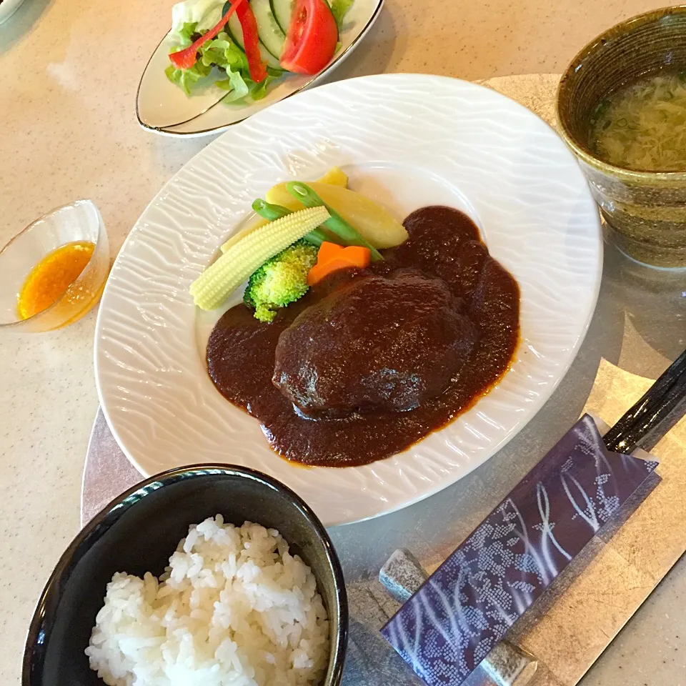 煮込みハンバーグ定食|浦野さん