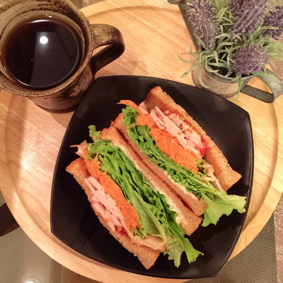 3/5❤︎蒸し鶏と緑黄色野菜、クリームチーズ❤︎トーストサンドイッチ|Makinsさん