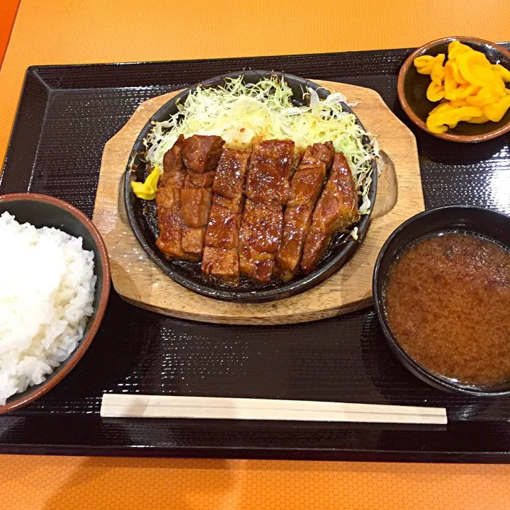 Snapdishの料理写真:トンテキ定食(*´∀`*)|愛華さん