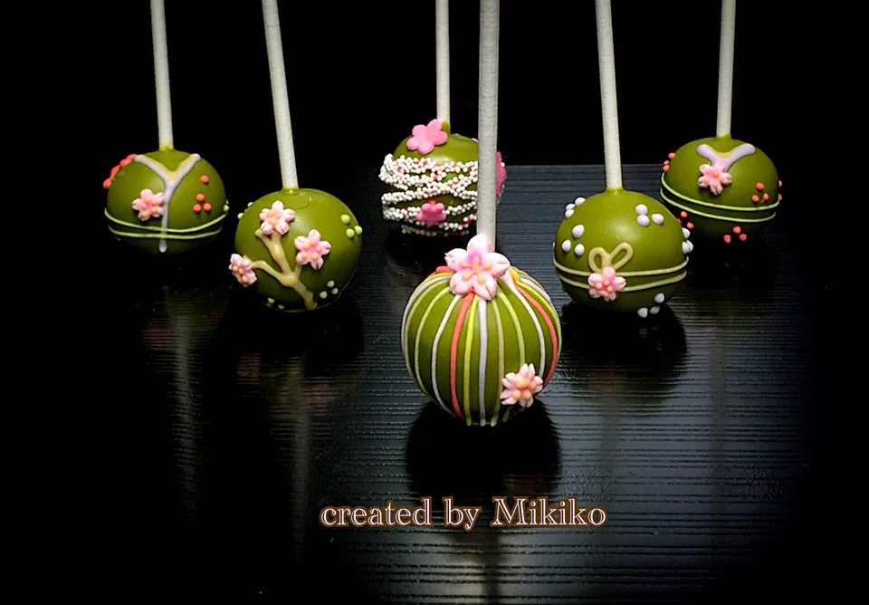 Snapdishの料理写真:Matcha 桜 cake pops|マダァムMikikoさん