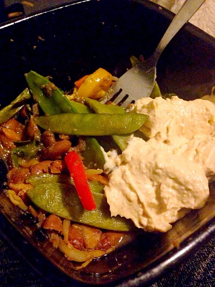 Snapdishの料理写真:Pinto Bean Stir Fry with Caramelised Onion Humous|rhi chanさん