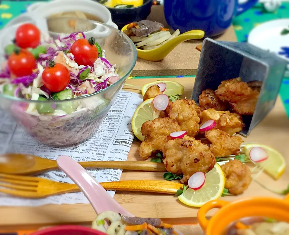 皆んな大好き❤️  唐揚げチキン😊✨  たっぷりのサラダと一緒にワシワシ食べたい🌺🐾|Akemi Satoさん