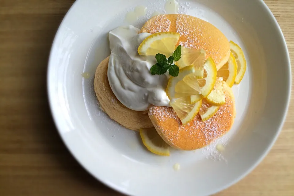 ひかりママ＊さんの料理 幸せのパンケーキ風♡ふわふわスフレパンケーキ 🍋🐝|ぷにさんさん