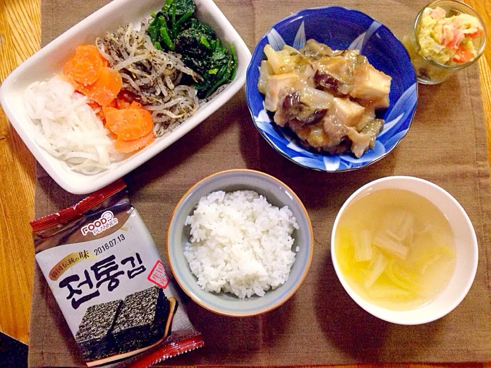 ☆今日のランチ
ご飯
厚揚げの味噌炒め
ナムル
さつまいもサラダ
白菜とエノキのスープ
韓国のり|ma-.-ichiさん