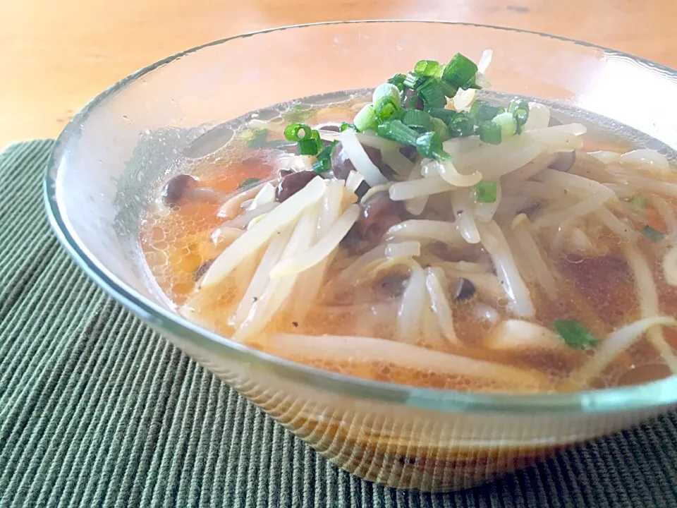 Snapdishの料理写真:もやしたっぷり野菜ラーメン
いただきます♪|HappyLife365さん