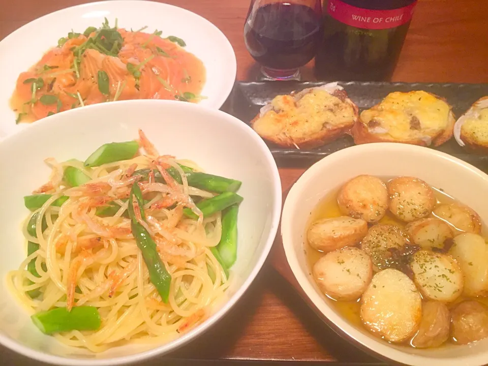 たっぷりアスパラと桜えびの春パスタ＊豆苗とサーモンのカルパッチョ＊新ジャガのアヒージョ＊新玉ねぎとサーディンのタルティーヌ(^O^)|basilさん