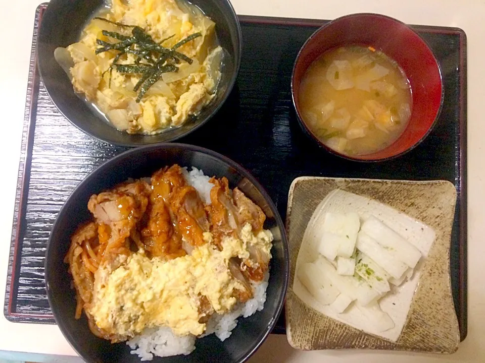 Snapdishの料理写真:ホタテ玉子とじ、長芋、味噌汁、（子供）チキン南蛮丼|ちゃこさん