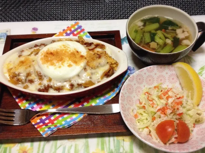 ポーチドエッグのせたトマトクリームドリア・野菜スープ・コールスローサラダ|美也子さん