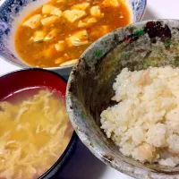 Snapdishの料理写真:麻婆豆腐、中華卵スープ、鶏飯|まこさん