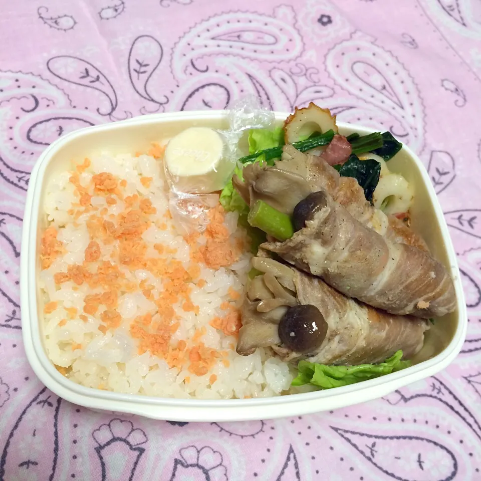 Snapdishの料理写真:お弁当＊肉巻き、ほうれん草とちくわのソテー|ゆかりさん