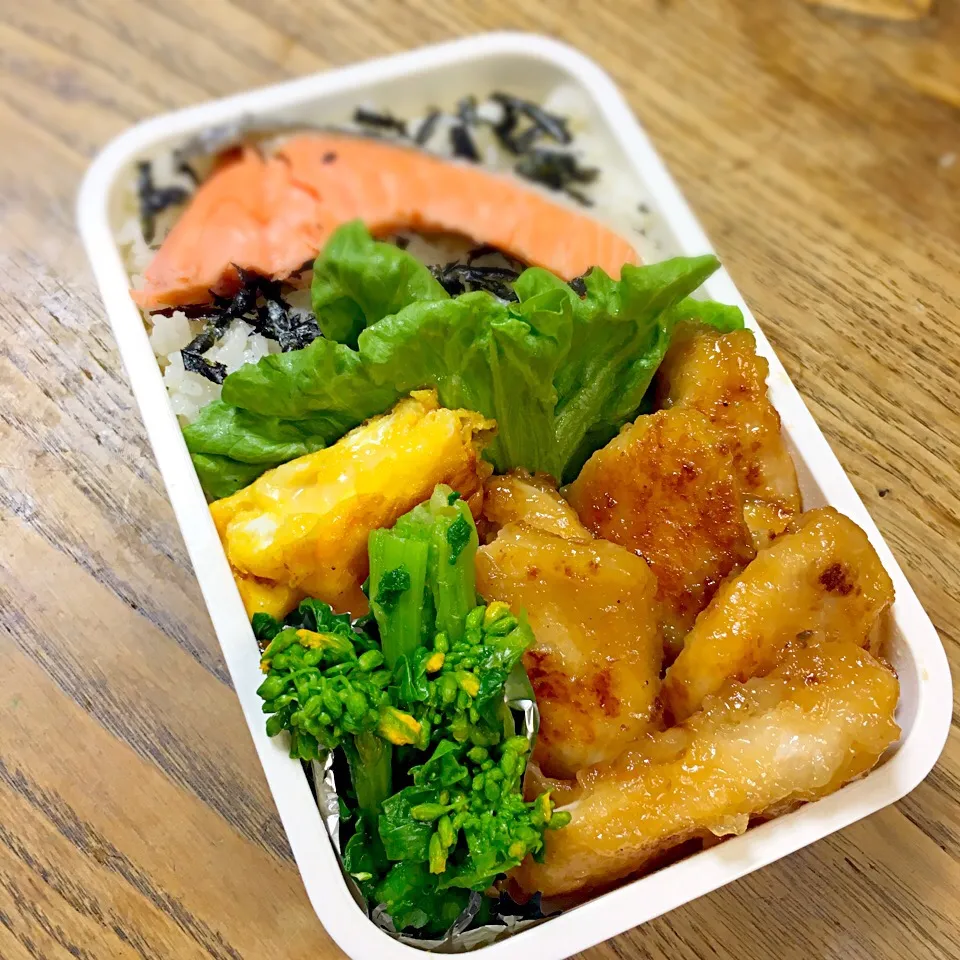 今日のお弁当
プルプル胸肉の梅肉炒め
菜の花のカラシあえ
チーズ入り卵焼き
茹で塩鮭|akiさん