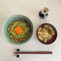 アボガド丼。卵の白身はお味噌汁に|おひめさまごっこさん