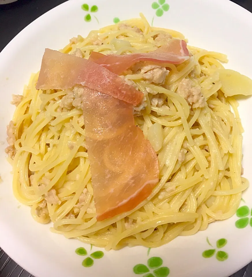 鳥ひき肉と生ハムのパスタ|フェンさん