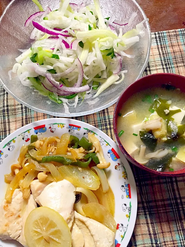 鶏胸肉の塩レモン焼き 野菜炒め サラダ 味噌汁|掛谷節子さん