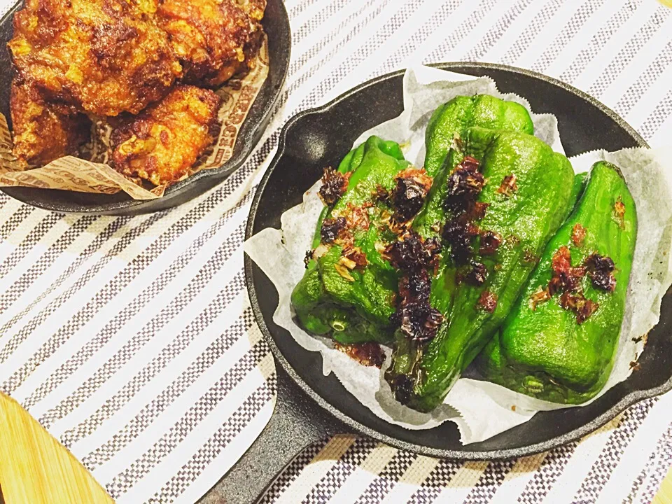 丸ごとピーマンのおかか醤油焼き&骨付き鶏の唐揚げ|レイさん