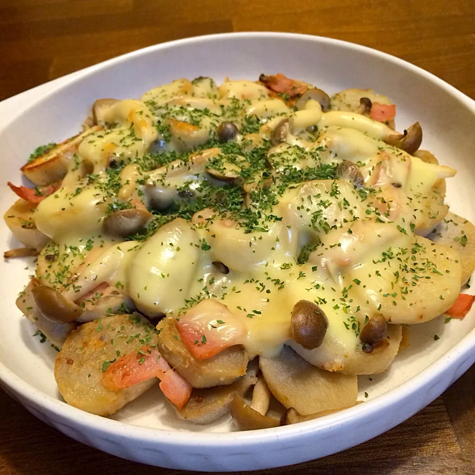 海老芋でゆうみんの料理 里芋、ベーコン、シメジのニンニクバター醤油炒めチーズ焼き〜😊|ゆうみん（4人の母ちゃん）さん