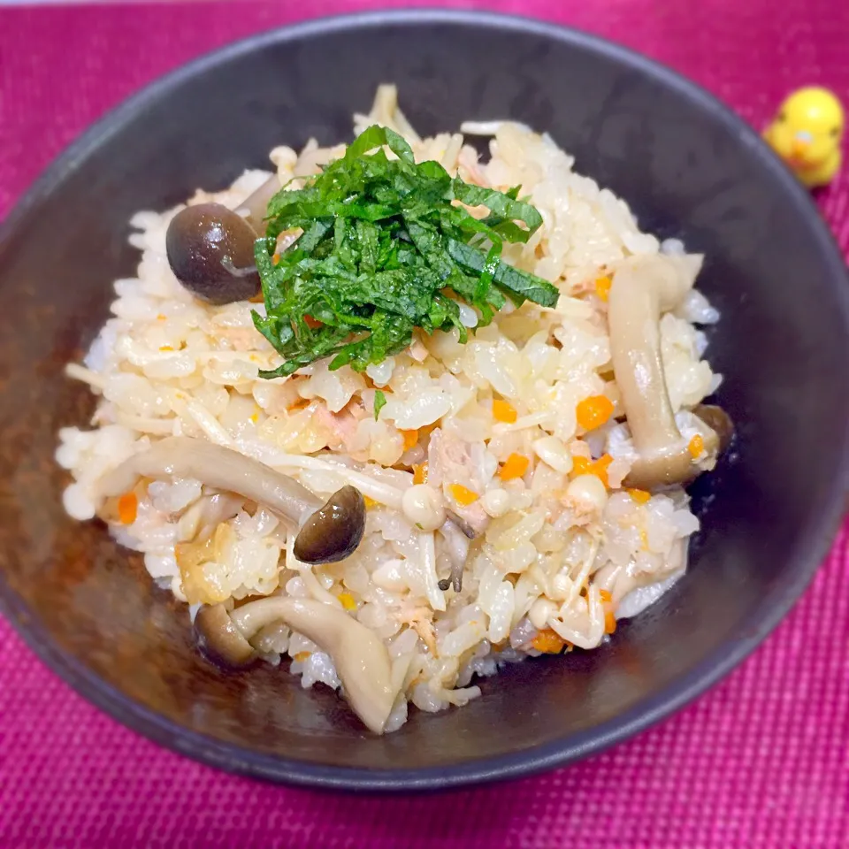 ダシダあさりを使って、ツナときのこの炊き込みご飯🌟 ほんのりあさり風味で、美味しくできました(﹡ˆ﹀ˆ﹡)♡|きいこさん