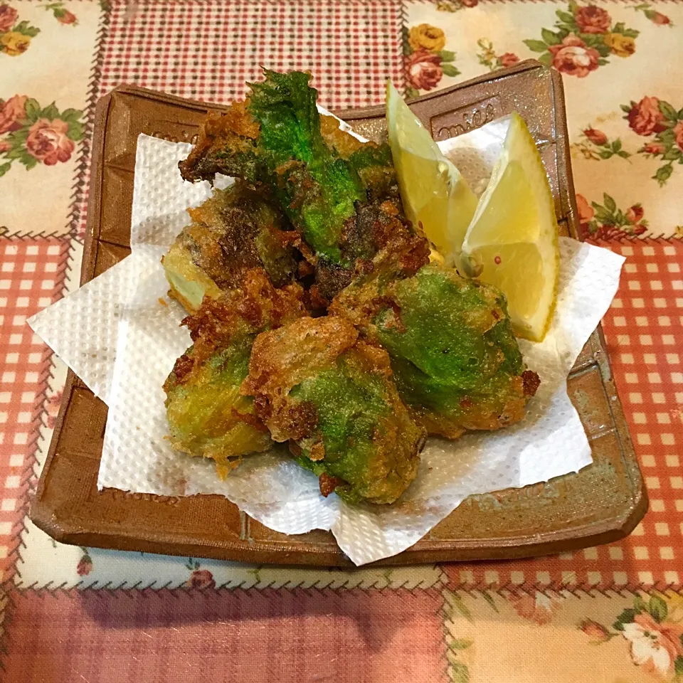 タラの芽と蕗の薹の天ぷら🍤|＊ゆみしぼり＊さん