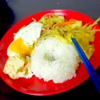 野菜にんにく炒め目玉焼き添え|mocoさん