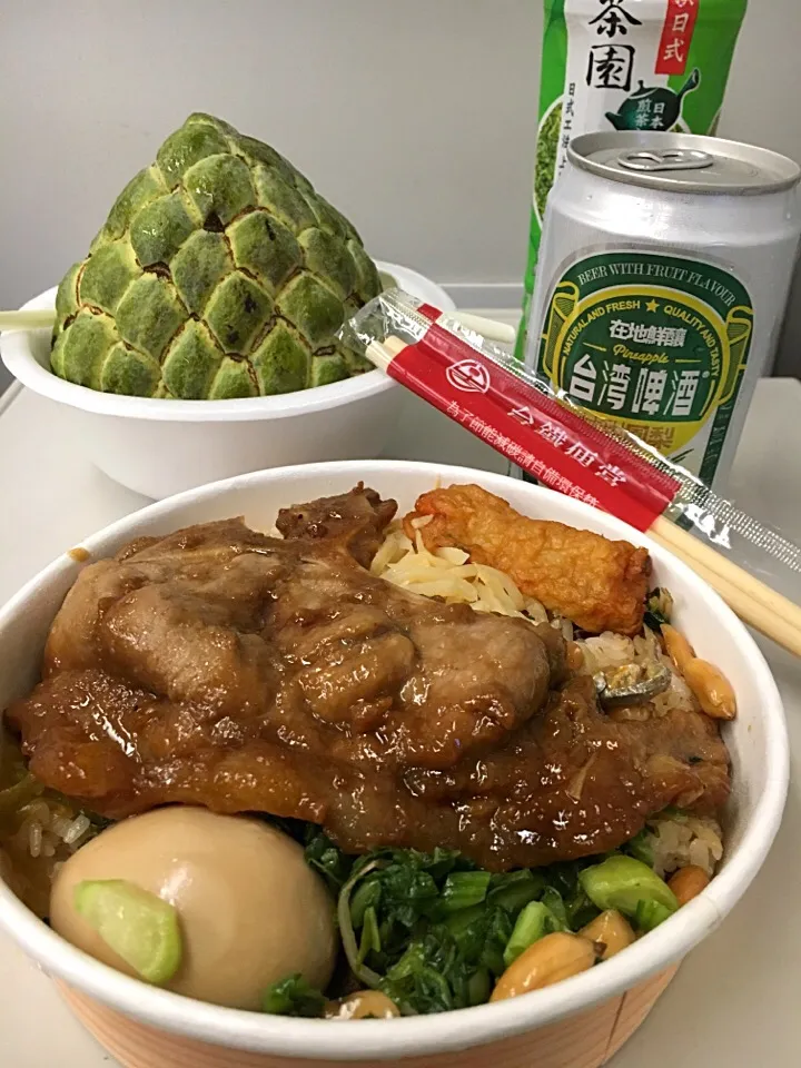 Snapdishの料理写真:台湾新幹線でお弁当（≧∇≦）|友さん