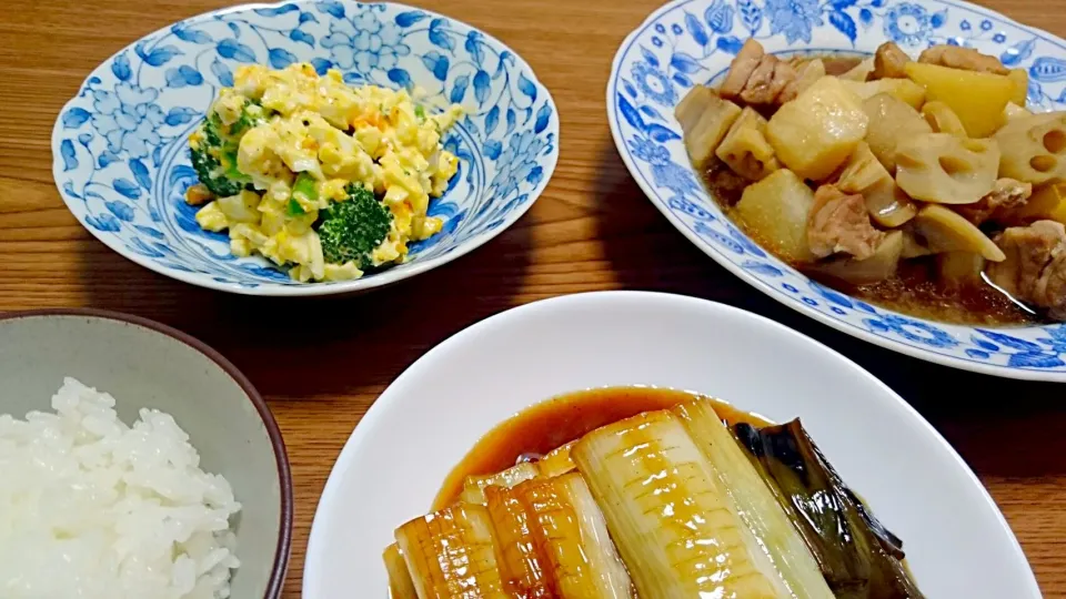 Snapdishの料理写真:・鶏肉と根菜の煮物
・卵とブロッコリーのサラダ
・長ネギの甘酢煮|ようかんさん