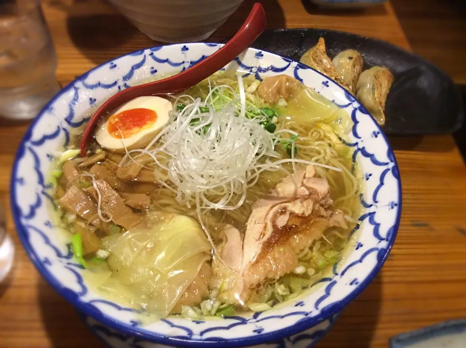 Snapdishの料理写真:武藤製麺所  鳥塩ワンタン麺|Takeshi  Nagakiさん