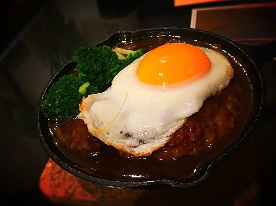 Snapdishの料理写真:🍳ニトスキ煮込みバーグ🍳  ビーフシチューの余りで煮てやりましたわ😁|BUBUさん