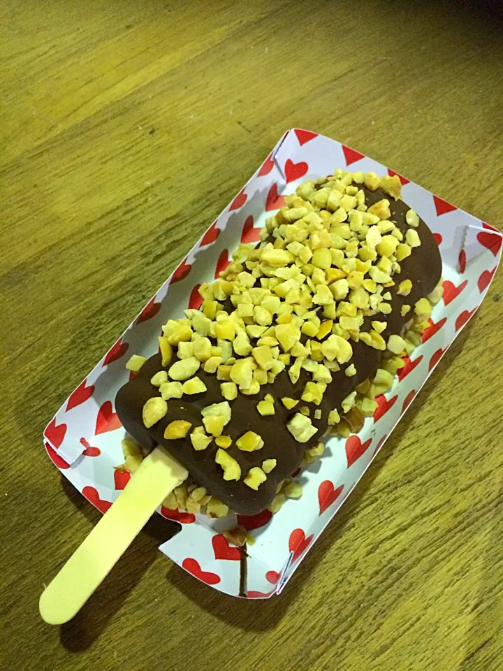 Ice cream stick with dark choco coated @ Coco Mart, Ubud, Bali.|Chalinee Kalyanamitraさん