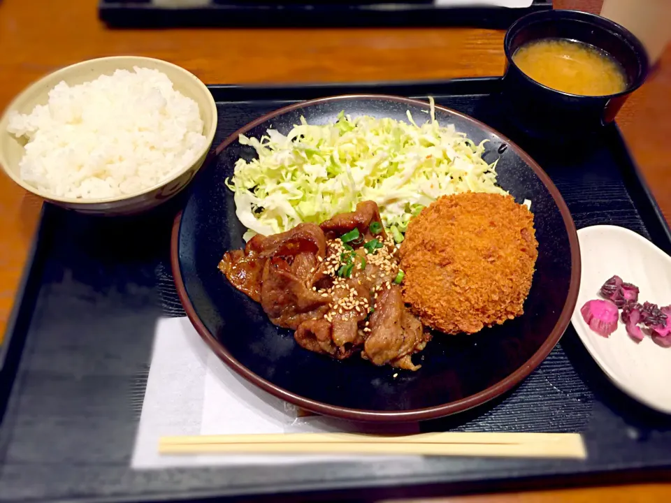 カルビ焼き&カルビコロッケ定食🍖🍽|マニラ男さん