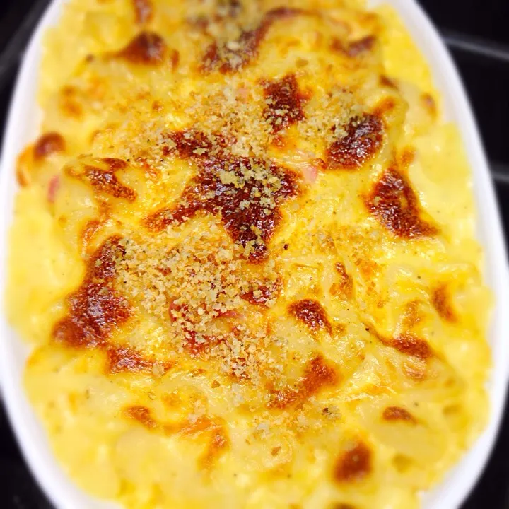 Snapdishの料理写真:Baked Ham & Cheese Macaroni...kid fav. Lunch|Allissa Zhaoさん