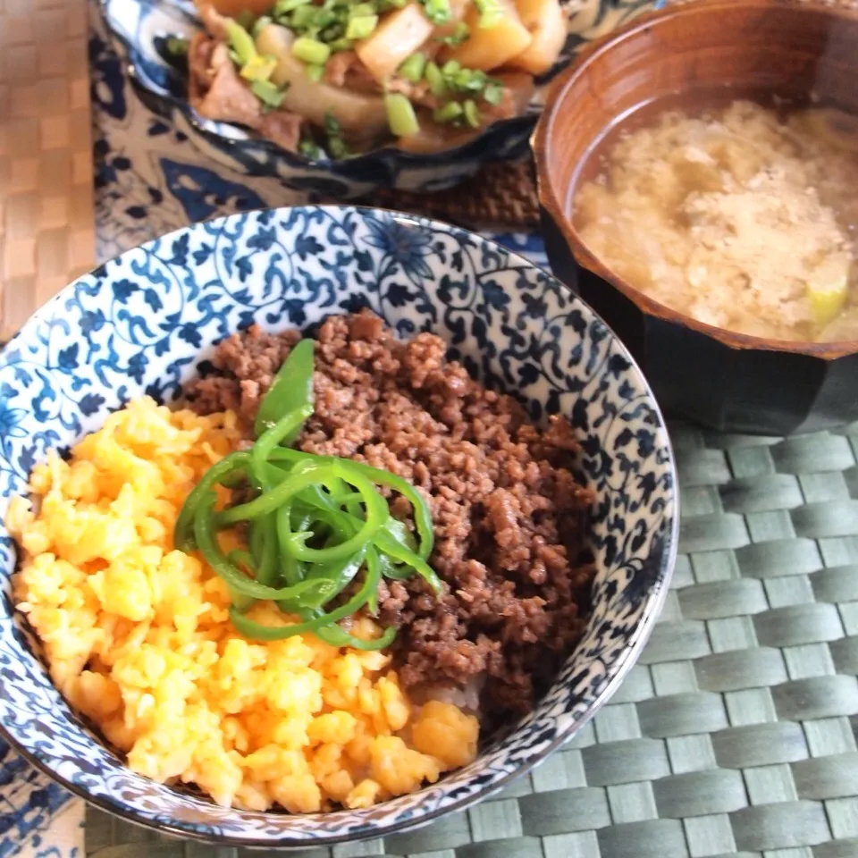 Snapdishの料理写真:そぼろ丼の朝ごはん|shizuhoさん