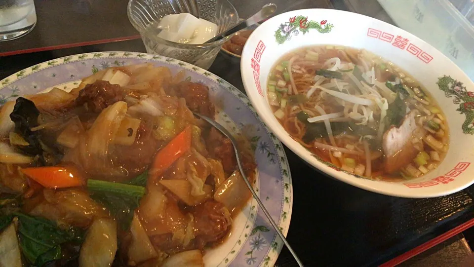 【日替定食】肉団子と野菜の丼 + 小ラーメンを頂きました。|momongatomoさん