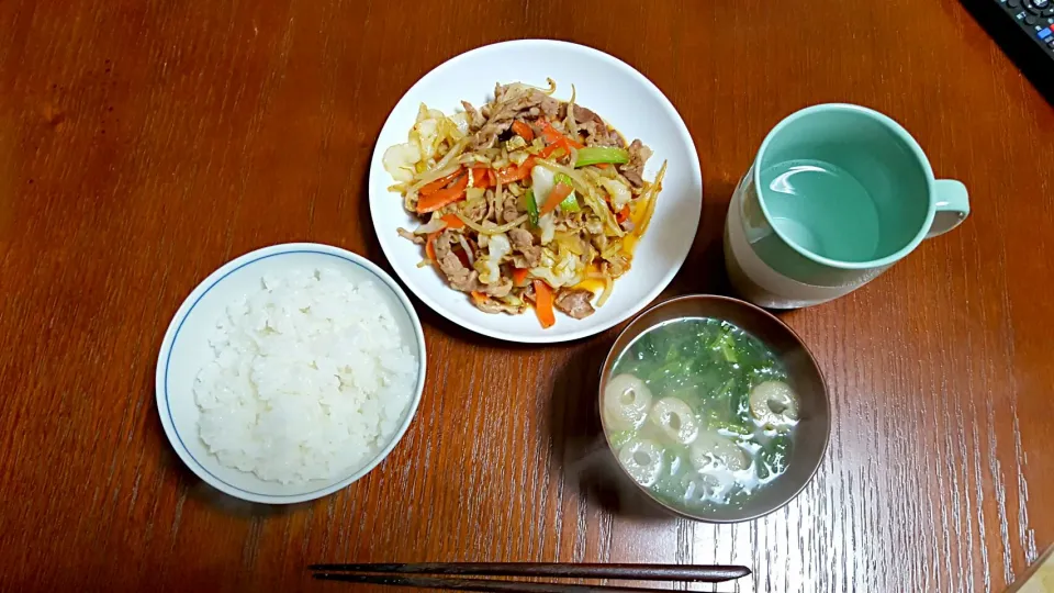 昨夜ですが…一人暮らし初料理🍳
お肉とお野菜の炒め物を作ってみました!!
見た目はまだまだですが味はグッドでしたよ😋|takuさん