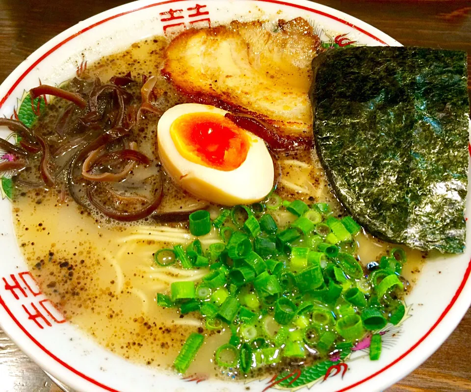 Snapdishの料理写真:ろくとん軒のぶたぁ麺 熊本ラーメン|ヒロさん