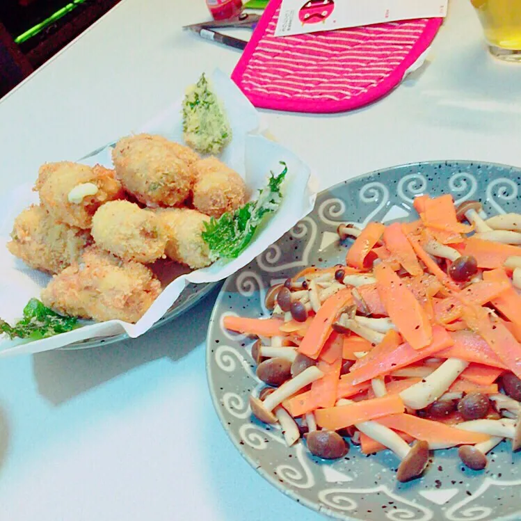 Snapdishの料理写真:しそチーズ豚カツ🌟人参としめじのソテー|あーい(^-^)さん