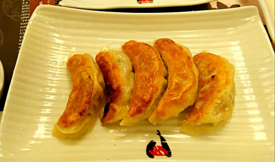 Snapdishの料理写真:Gyoza|Mariano Ngさん