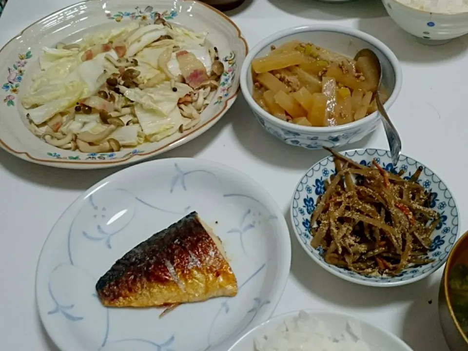 サバの塩焼き・きんぴらごぼう・白菜とベーコンのレンジ蒸し|chocoさん