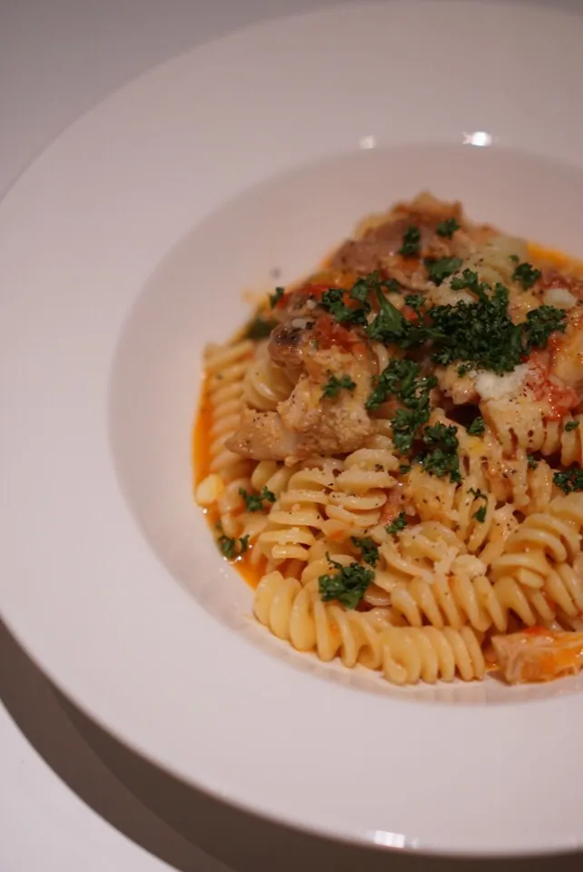 鳥もも肉のトマト煮込みをリメイクでパスタに〜|てつやさん